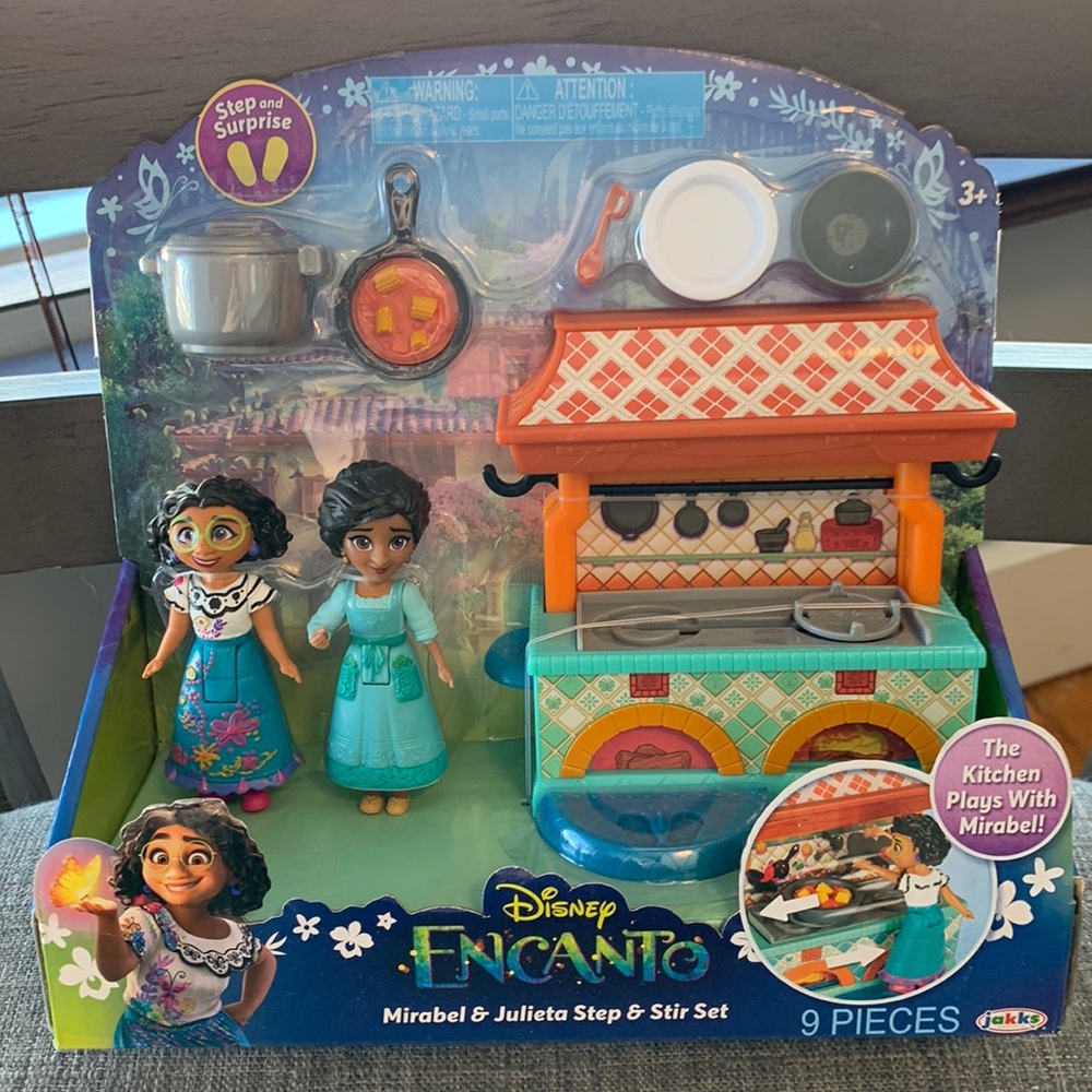 Disney Encanto Mirabel and Julieta step and stir kitchen set